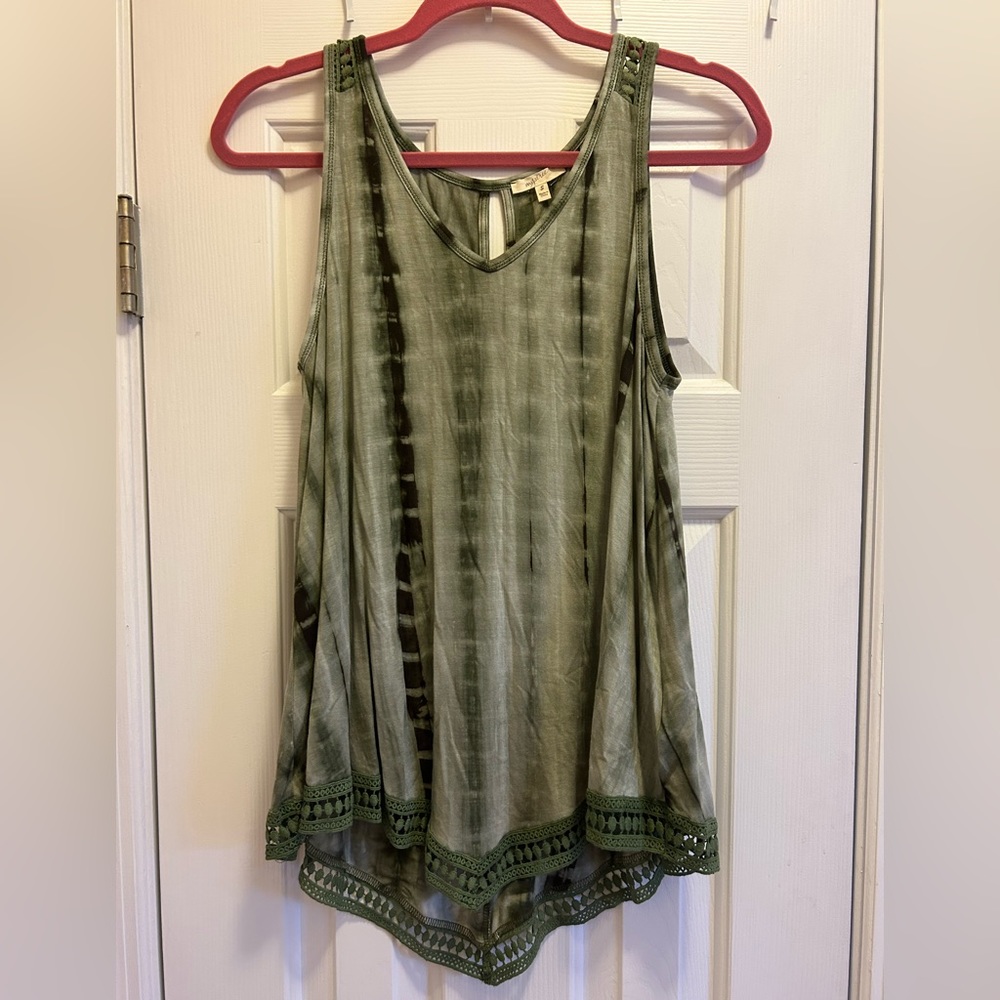 New (removed tags, never worn). Mystree Sleeveless Flowy Green top